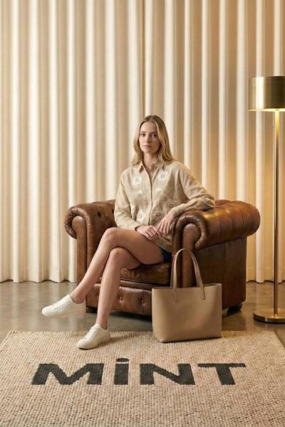 İKİ TARAF ÇİÇEK DETAY İŞLEMELİ GÖMLEK Bej