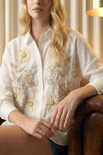 İKİ TARAF ÇİÇEK DETAY İŞLEMELİ GÖMLEK Beyaz