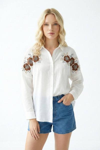 ÜÇ GÜL DETAYLI GÖMLEK Beyaz